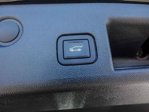 Used 2023 Chevrolet Equinox LT FWD image 26