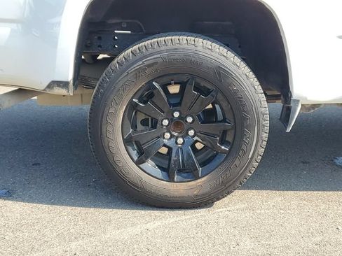 Used 2022 Chevrolet Colorado LT w/ Fleet Safety Package RWD image 5