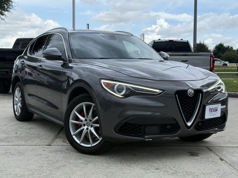 Used 2018 Alfa Romeo Stelvio Ti AWD/4WD image 2
