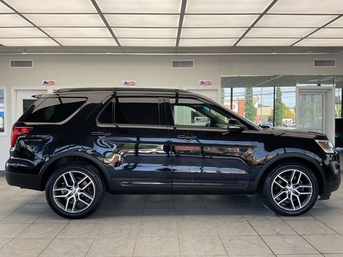 Used 2017 Ford Explorer Sport w/ Equipment Group 401A AWD/4WD image 4