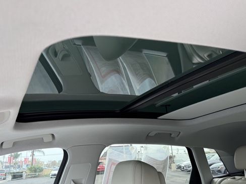 Used 2022 Audi e-tron Premium image 22