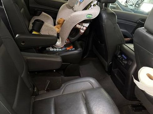 Used 2019 Chevrolet Suburban Premier RWD image 5