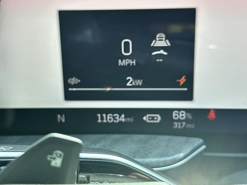 Certified 2025 Cadillac Escalade IQ Luxury 2 w/ LPO, Premium Carpet Package AWD/4WD image 30