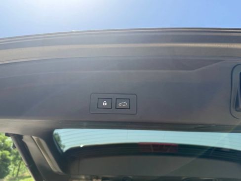 Used 2022 Subaru Ascent Limited w/ Technology Package AWD/4WD image 7
