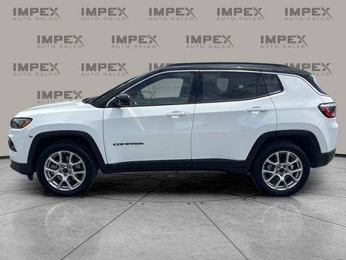 Used 2025 Jeep Compass Limited AWD/4WD image 2