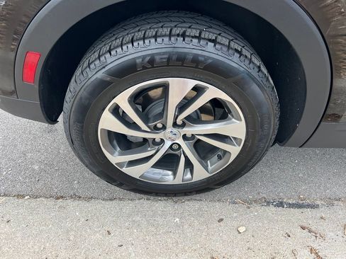 Used 2023 Buick Envision Essence AWD/4WD image 11