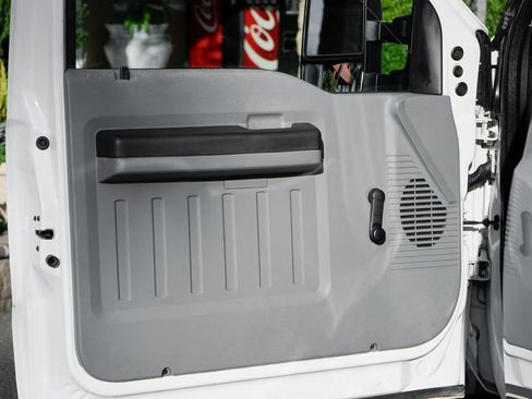 Used 2015 Ford F250 XL w/ Camper Package image 14