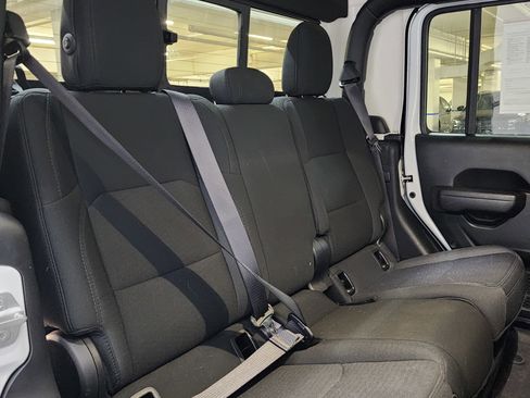 Used 2023 Jeep Gladiator Sport image 21