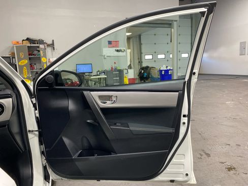 Used 2017 Toyota Corolla LE image 28