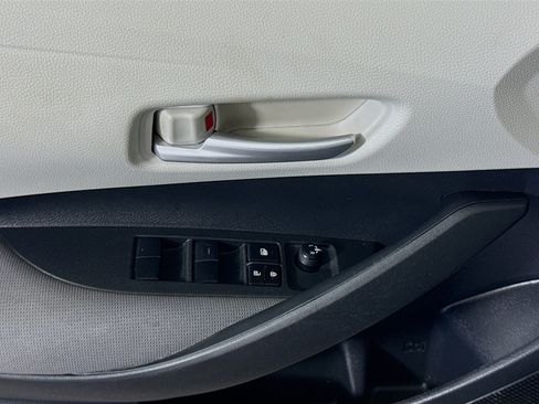 Used 2021 Toyota Corolla LE FWD image 23