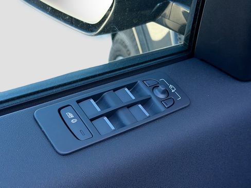 New 2025 Land Rover Discovery Sport Dynamic SE image 22