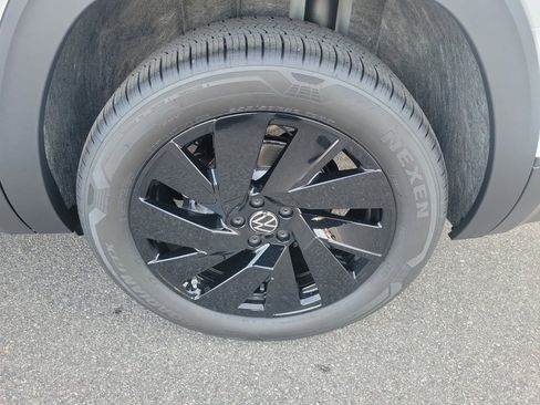 New 2026 Volkswagen Atlas SE FWD image 25