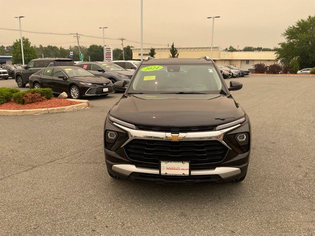 Used 2024 Chevrolet TrailBlazer LT w/ Convenience Package AWD/4WD image 2