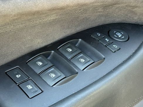Used 2020 Cadillac Escalade Platinum AWD/4WD image 21