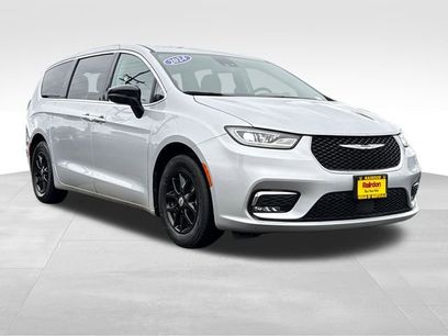 Used 2024 Chrysler Pacifica Touring-L