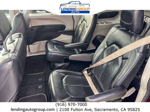 Used 2018 Chrysler Pacifica Touring-L image 16