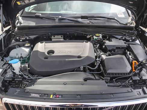 Used 2025 Volvo XC40 B5 Plus w/ Protection Package Premier image 29