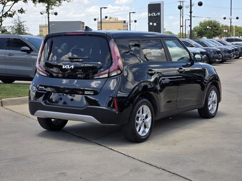 Used 2025 Kia Soul LX w/ LX Technology Package FWD image 4