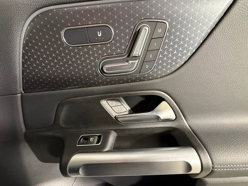 Used 2024 Mercedes-Benz EQB 250+ image 35