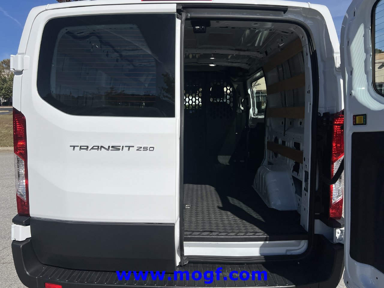 Used 2025 Ford Transit 250 Low Roof w/ Exterior Upgrade Package RWD image 18