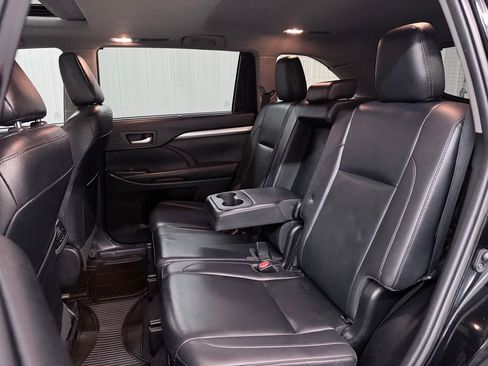 Used 2019 Toyota Highlander XLE FWD image 30