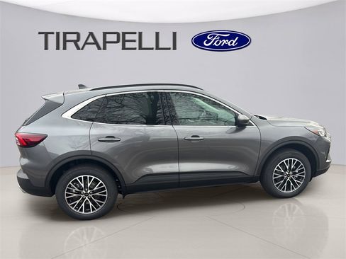 New 2026 Ford Escape SE image 3