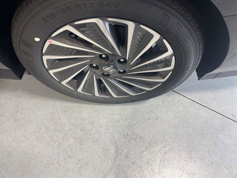 New 2025 Hyundai Sonata Limited image 32