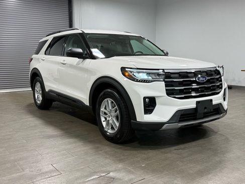 New 2026 Ford Explorer Active w/ Active Comfort Package image 2