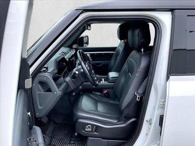 Used 2024 Land Rover Defender 130 X-Dynamic SE AWD/4WD image 27