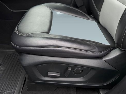 Used 2022 Ford Explorer XLT w/ Equipment Group 202A image 13