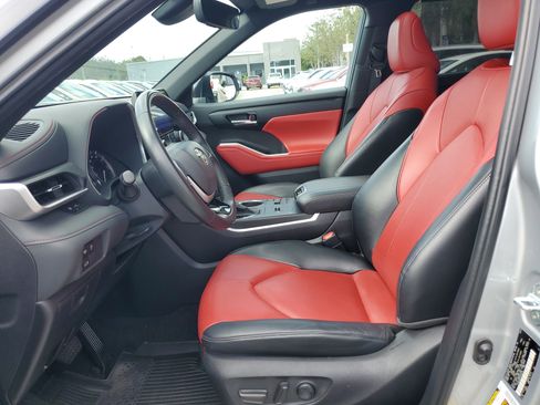 Used 2023 Toyota Highlander XSE image 10