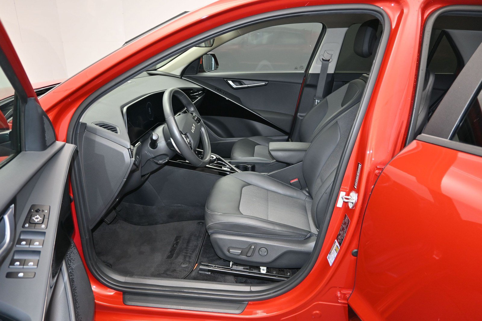 Used 2023 Kia Niro Wind FWD image 17