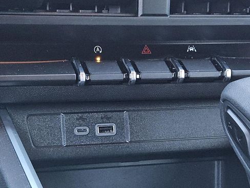 Used 2017 RAM 1500 Limited image 14