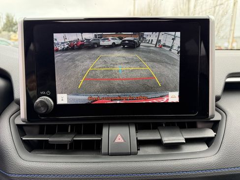 Used 2023 Toyota RAV4 SE image 28
