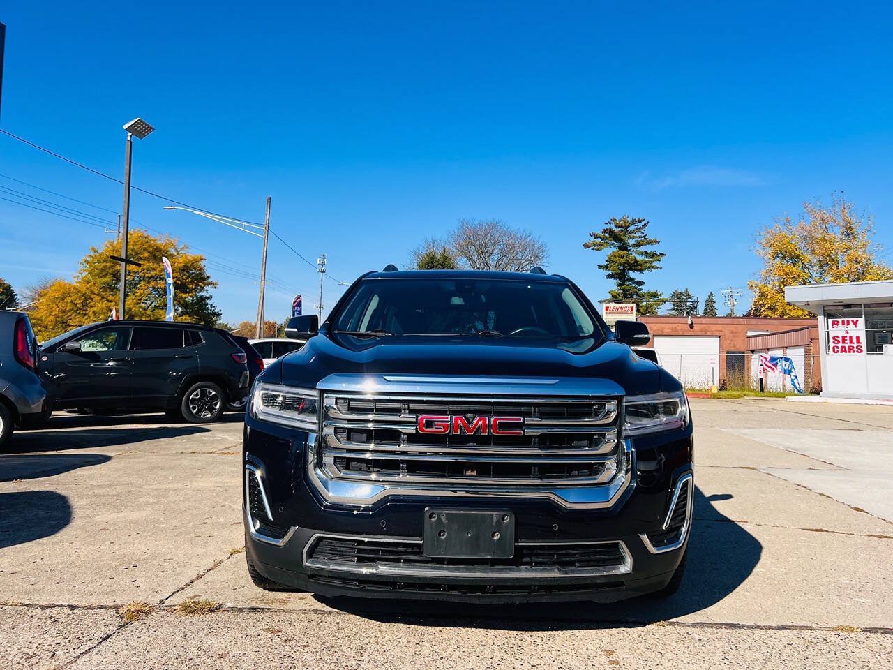 Used 2021 GMC Acadia SLE w/ Driver Convenience Package FWD image 3