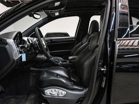 Used 2014 Porsche Cayenne Turbo S AWD/4WD image 4