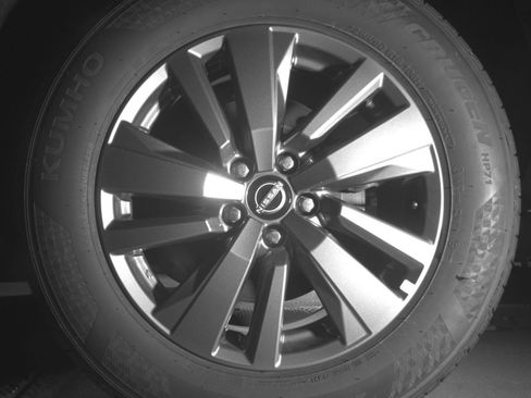 Used 2025 Nissan Pathfinder SV FWD image 17