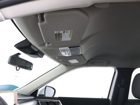 Used 2024 Mitsubishi Outlander ES image 38