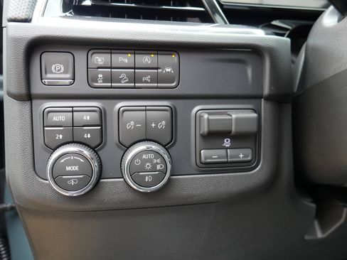 New 2026 Chevrolet Suburban RST w/ RST Capability Package AWD/4WD image 33