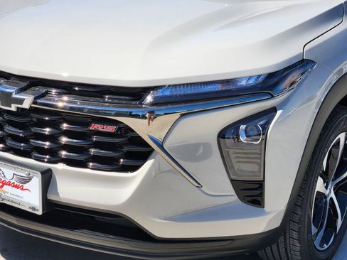 New 2026 Chevrolet Trax RS w/ Sunroof Package image 5