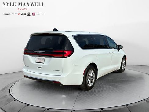New 2026 Chrysler Pacifica Limited FWD image 16