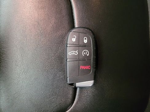 Used 2021 Jeep Cherokee Latitude Plus FWD image 32