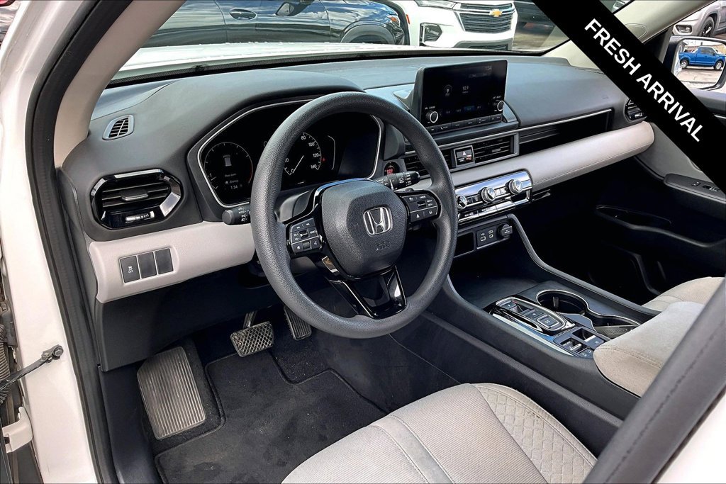 Used 2023 Honda Pilot LX image 11