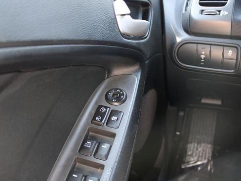 Used 2018 Kia Forte LX FWD image 17