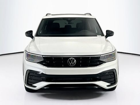 Used 2024 Volkswagen Tiguan SE R-Line FWD image 2