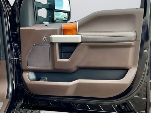 Used 2017 Ford F250 King Ranch w/ King Ranch Ultimate Package AWD/4WD image 25