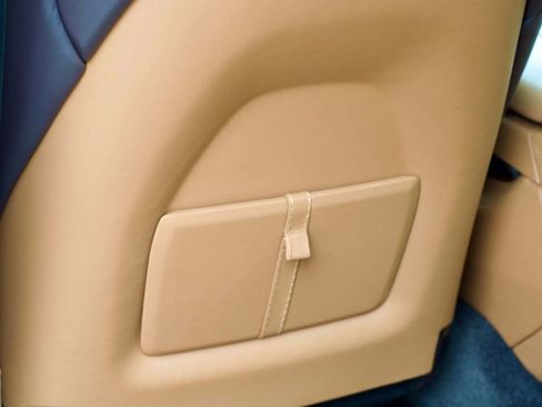 Used 2022 Aston Martin DBX image 49