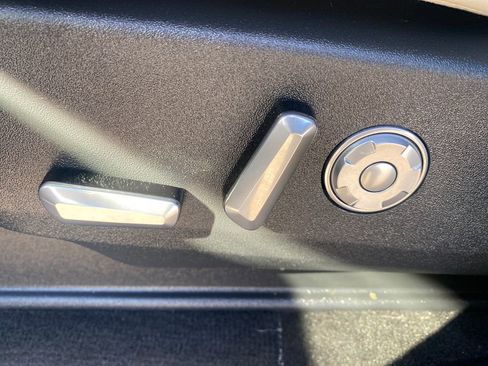 Used 2025 Lincoln Navigator Reserve image 37