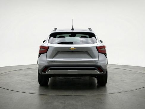 Used 2025 Chevrolet Trax LT w/ LT Convenience Package FWD image 7