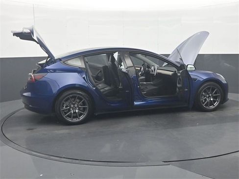 Used 2023 Tesla Model 3 Standard Range image 40